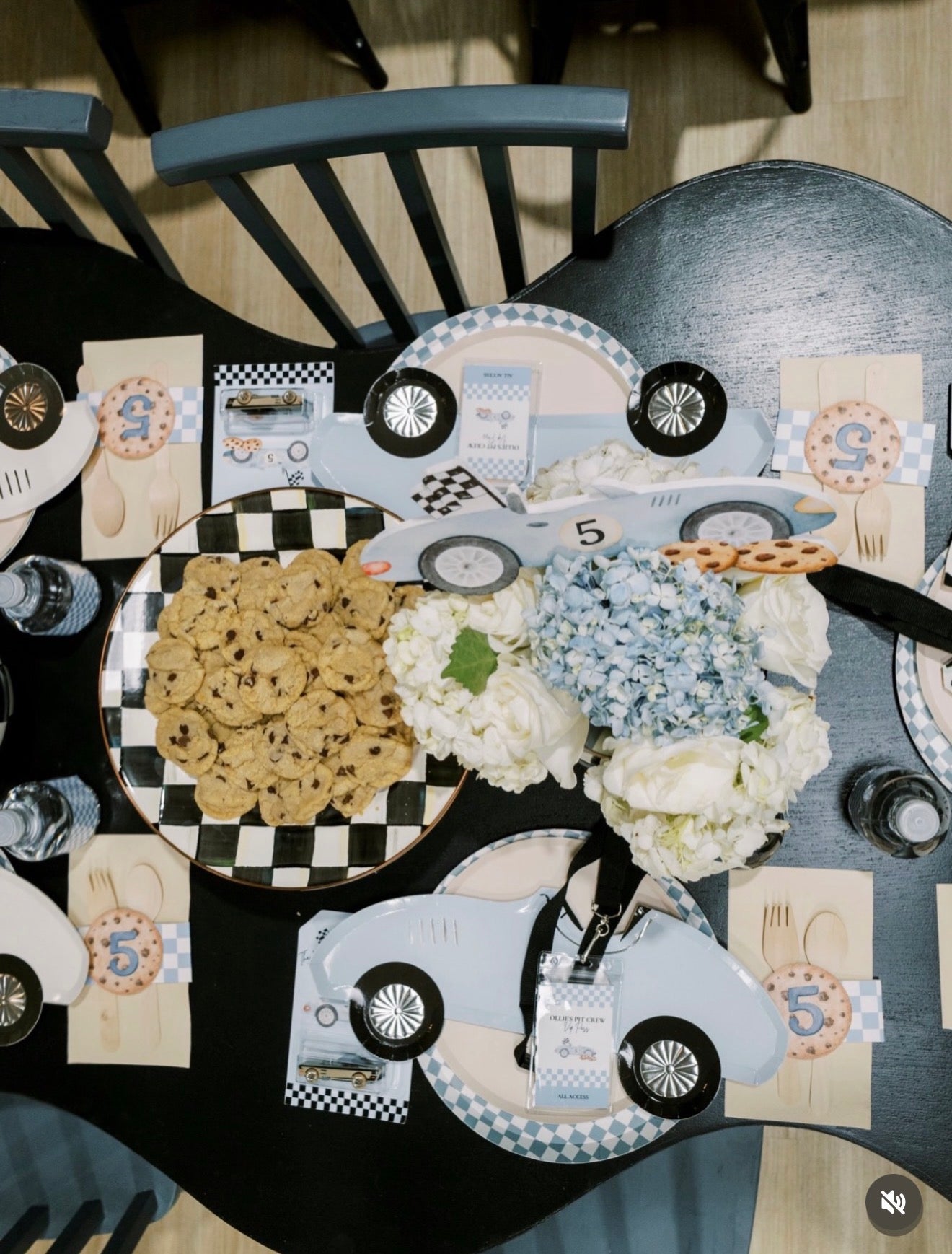 1) Groovy Table “BLACK”