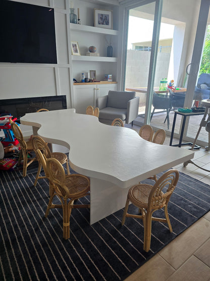 1) Groovy Table “WHITE”