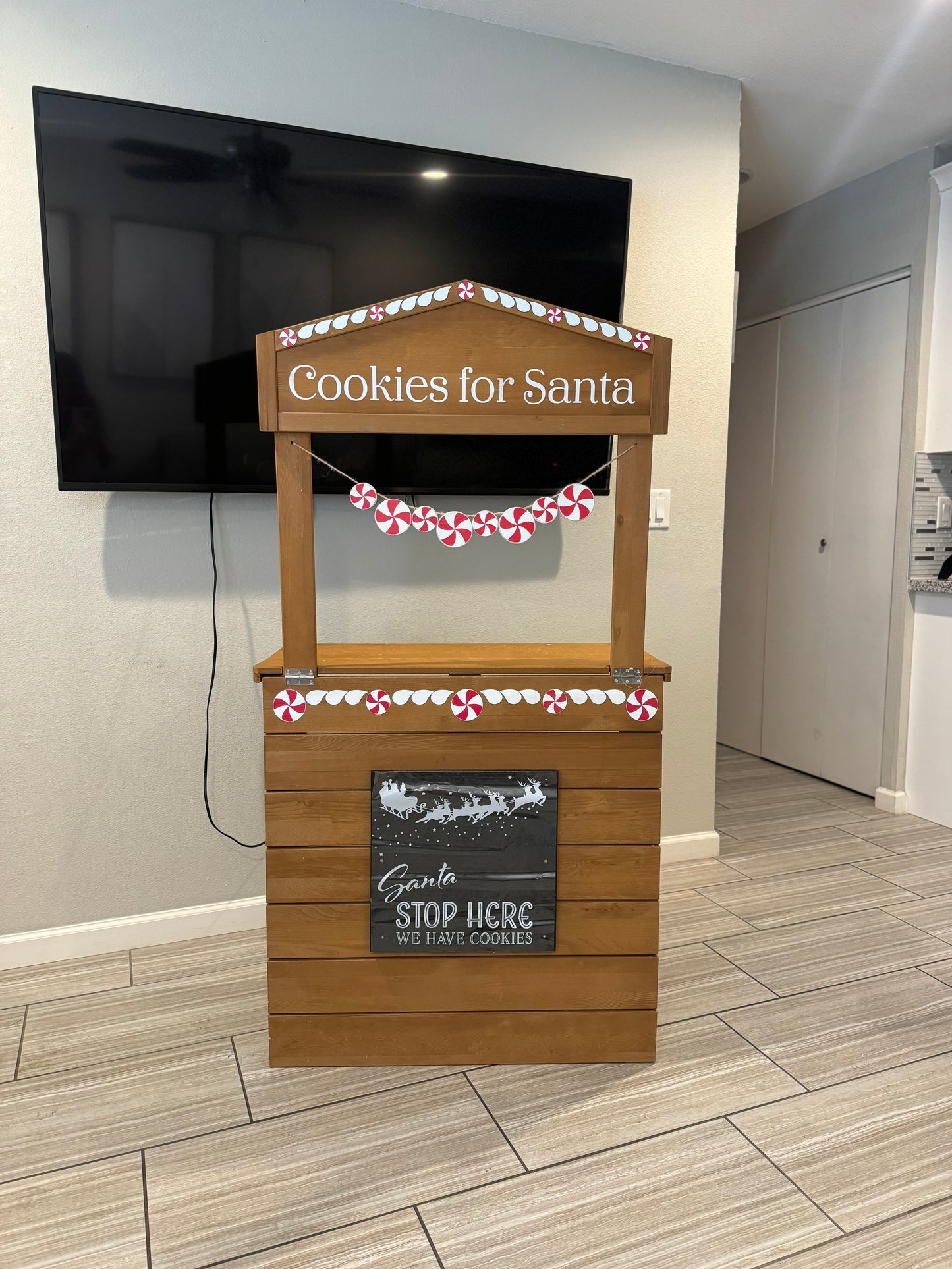 1 Santa Cookie Cart