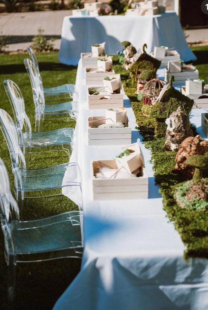 1) 2 Kids Plastic Tables